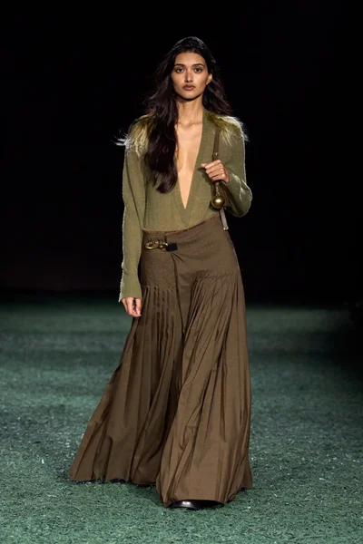 Look 3